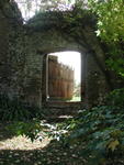 rome2001_kqv ninfa gate in wall 1